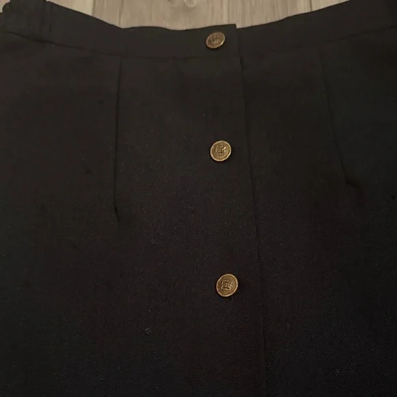 Elegant Black Button-Down Skirt - Picture 2 of 3